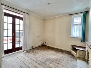 DINING ROOM- click for photo gallery